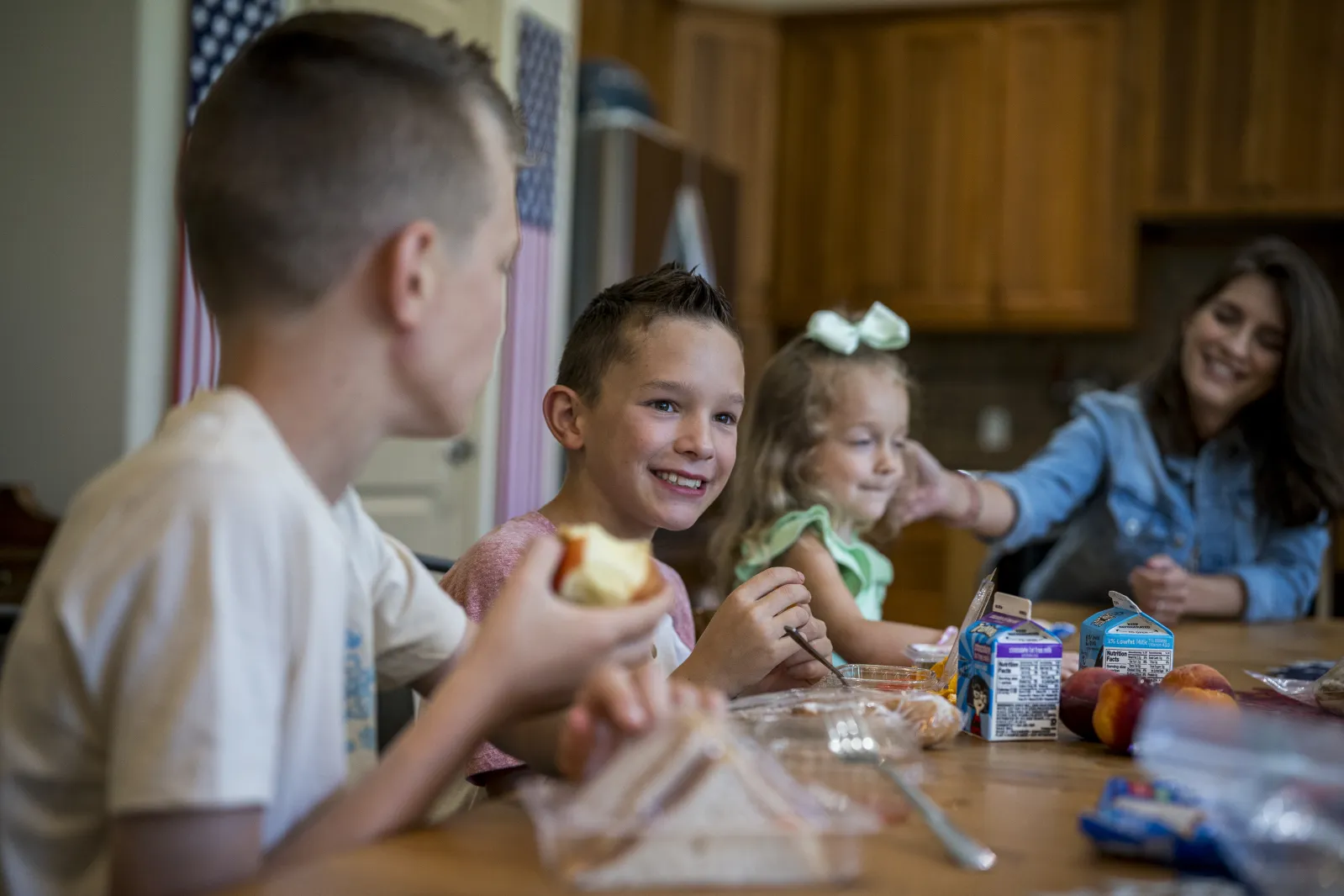 Kids at table eating lunch