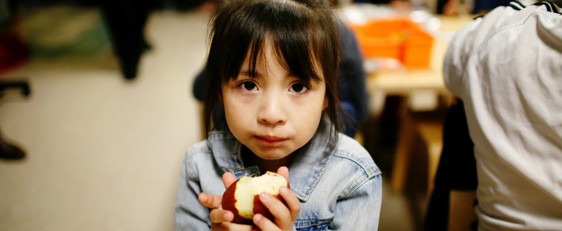 girl with apple