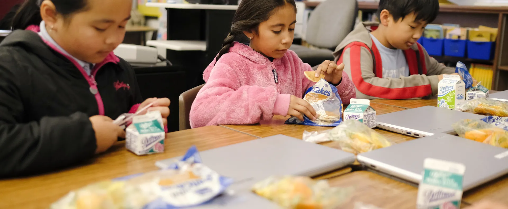 Kids eating breakfast