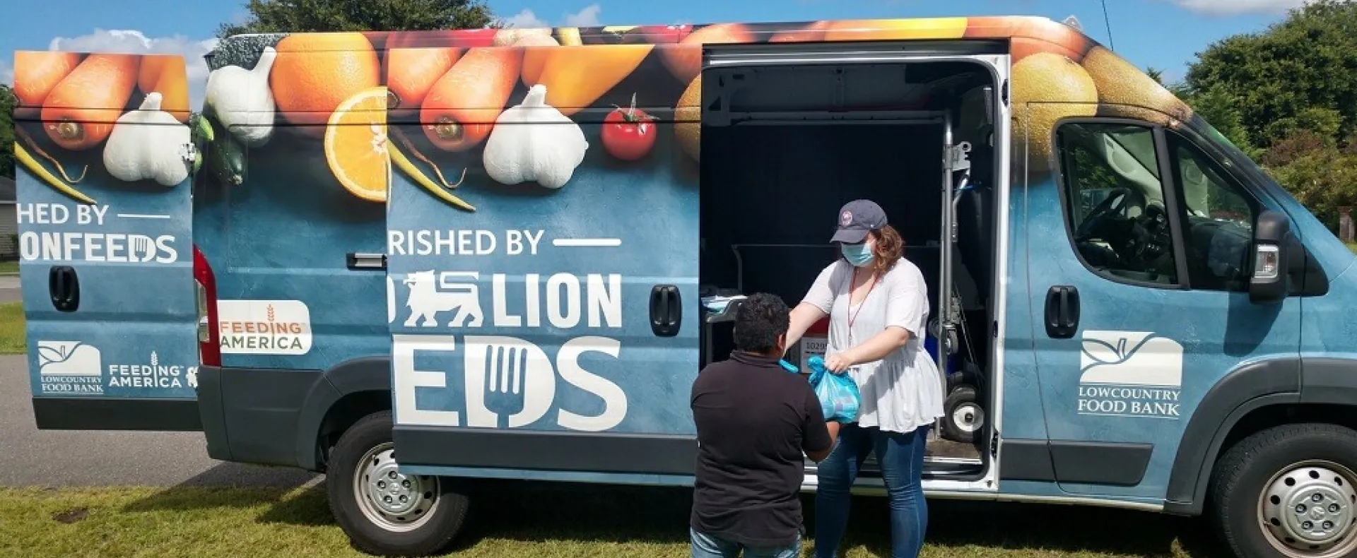 Meal delivery at food truck