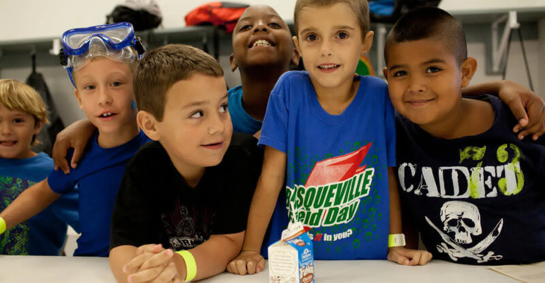 kids at lunch