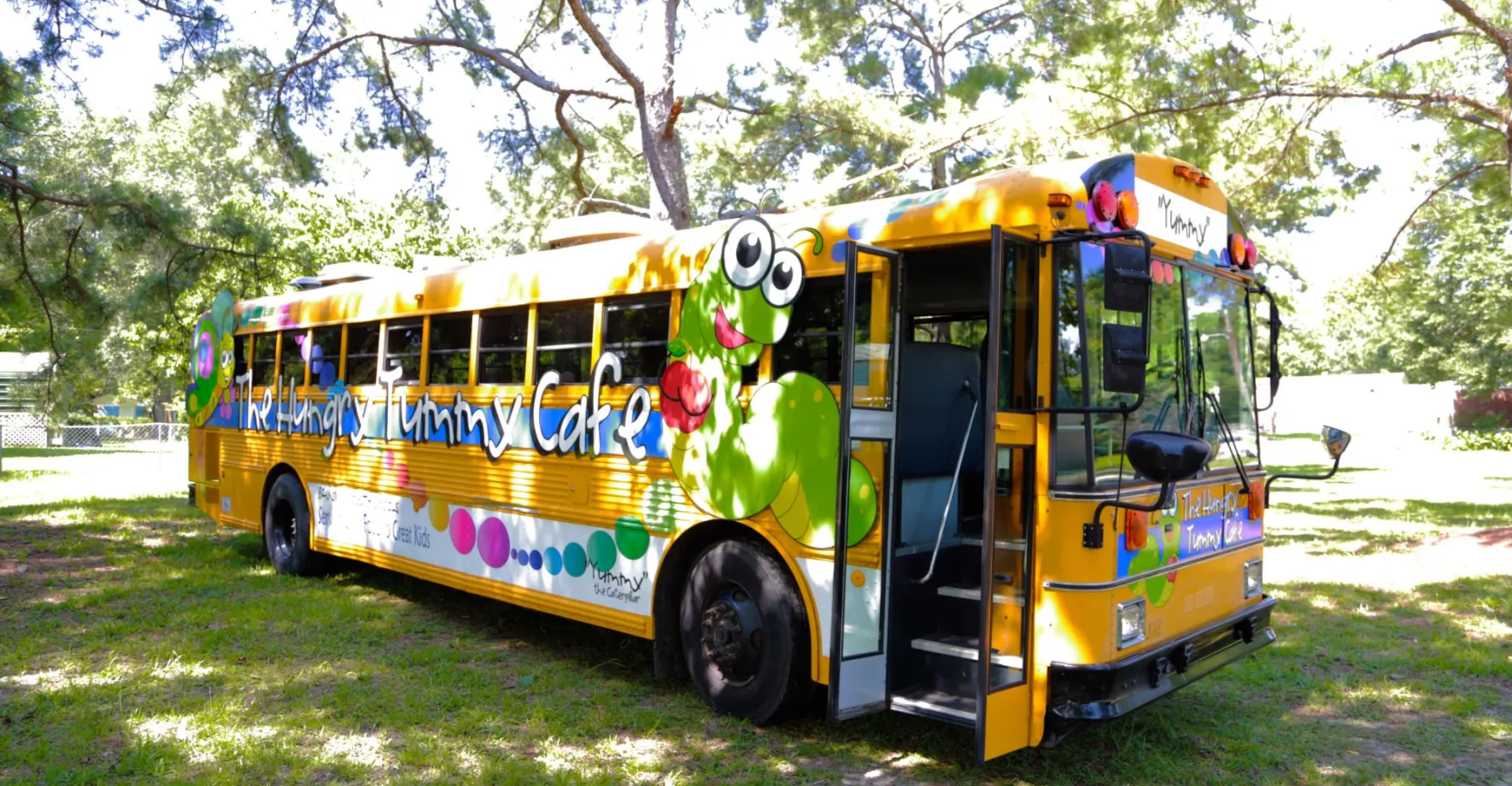 hungry yummy cafe bus