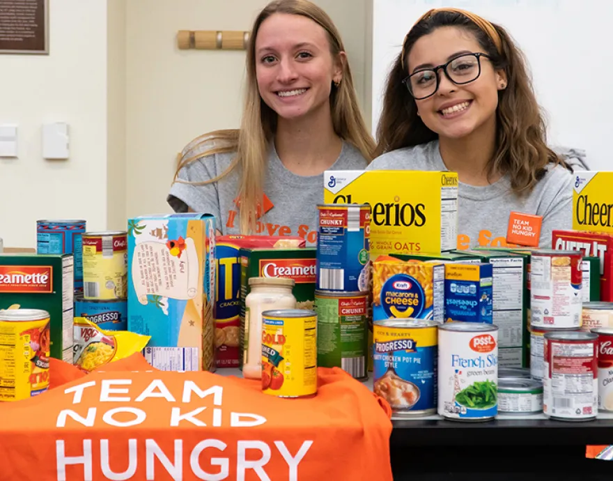 Isabel Miranda and Julia Prange, No Kid Hungry youth ambassadors