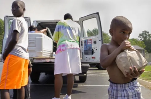 Collecting food from van