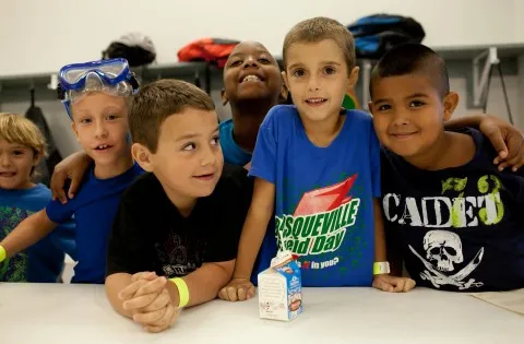 Kids eating at school