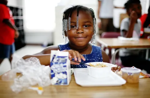 girl having breakfast