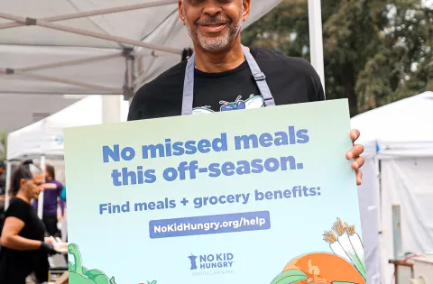  Charlotte Hornets legend Dell Curry supports SUN Bucks in North Carolina